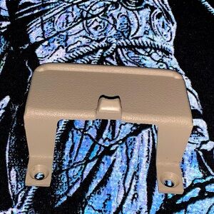 94-99 CADILLAC DEVILLE CENTER CONSOLE ARMREST STORAGE COVER LID LATCH -OEM - TAN